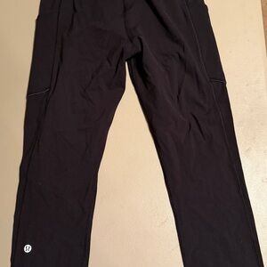 Women’s Lululemon Black Leggings with pockets size 6
